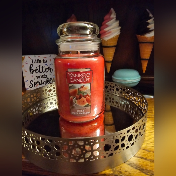 Brand new Yankee Candle large 22oz Juicy Watermelon Candle! 🍉🍉 - Picture 2 of 5